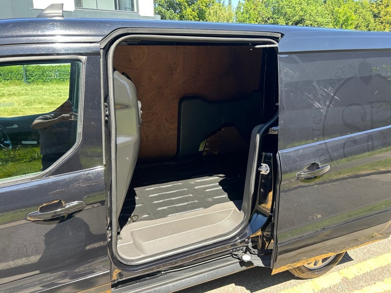 Ford Transit Connect ( LIMITED ) 240 L2 LWB panel van IN GLEAMING BLACK  euro 6 