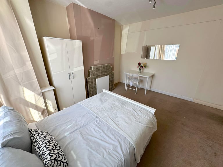 🏡 Double Room for Couple – Wood Green 🏡🗝