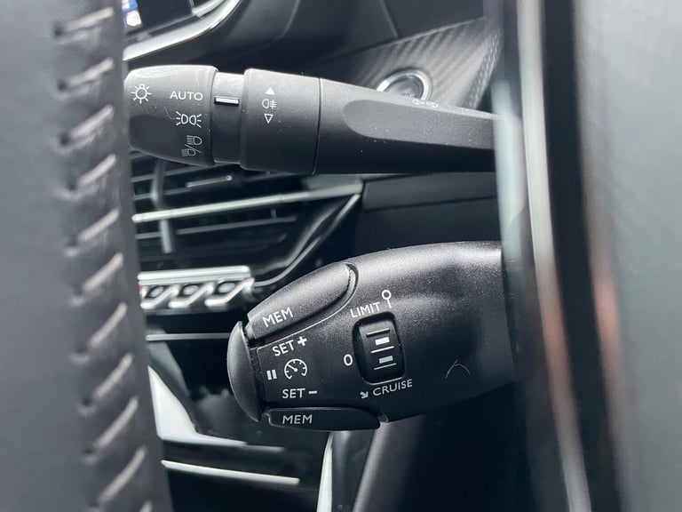 2023 Peugeot 208 1.2 PureTech Allure Premium + Euro 6 (s/s) 5dr HATCHBACK Petrol Manual