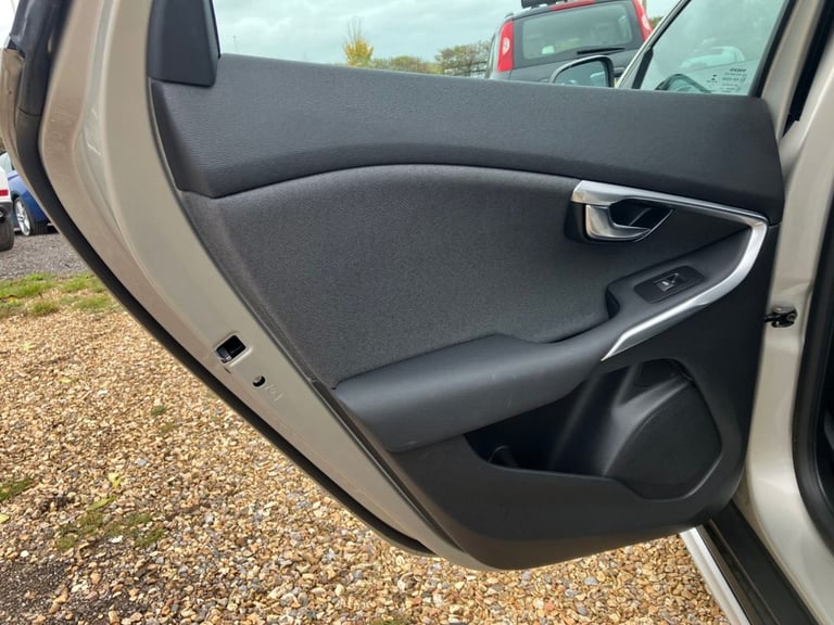 2017 Volvo V40 T3 [152] Cross Country Nav Plus 5dr HATCHBACK PETROL Manual