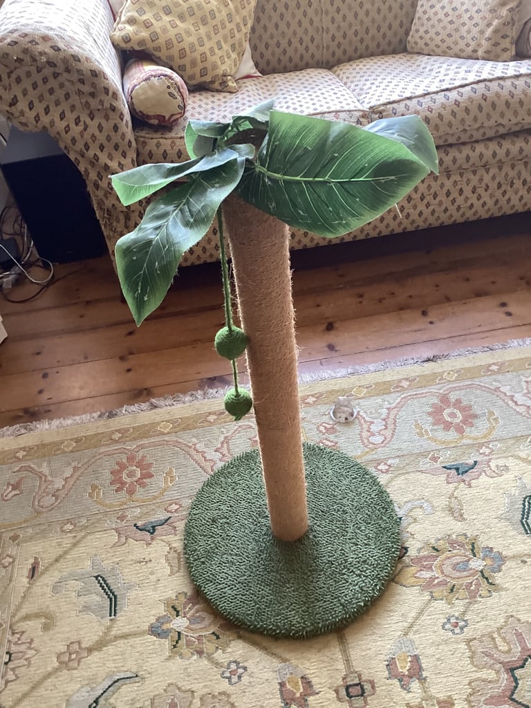 image for Large attractive cat scratching post