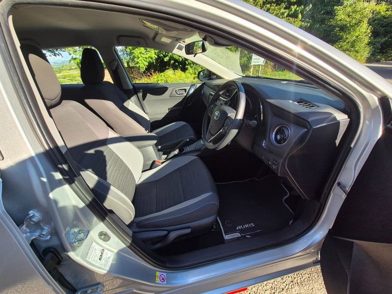 2018 Toyota Auris 1.8 VVT-h Icon Tech Hatchback 5dr Petrol Hybrid CVT Euro 6 (s/s) (136 ps) Hatch...