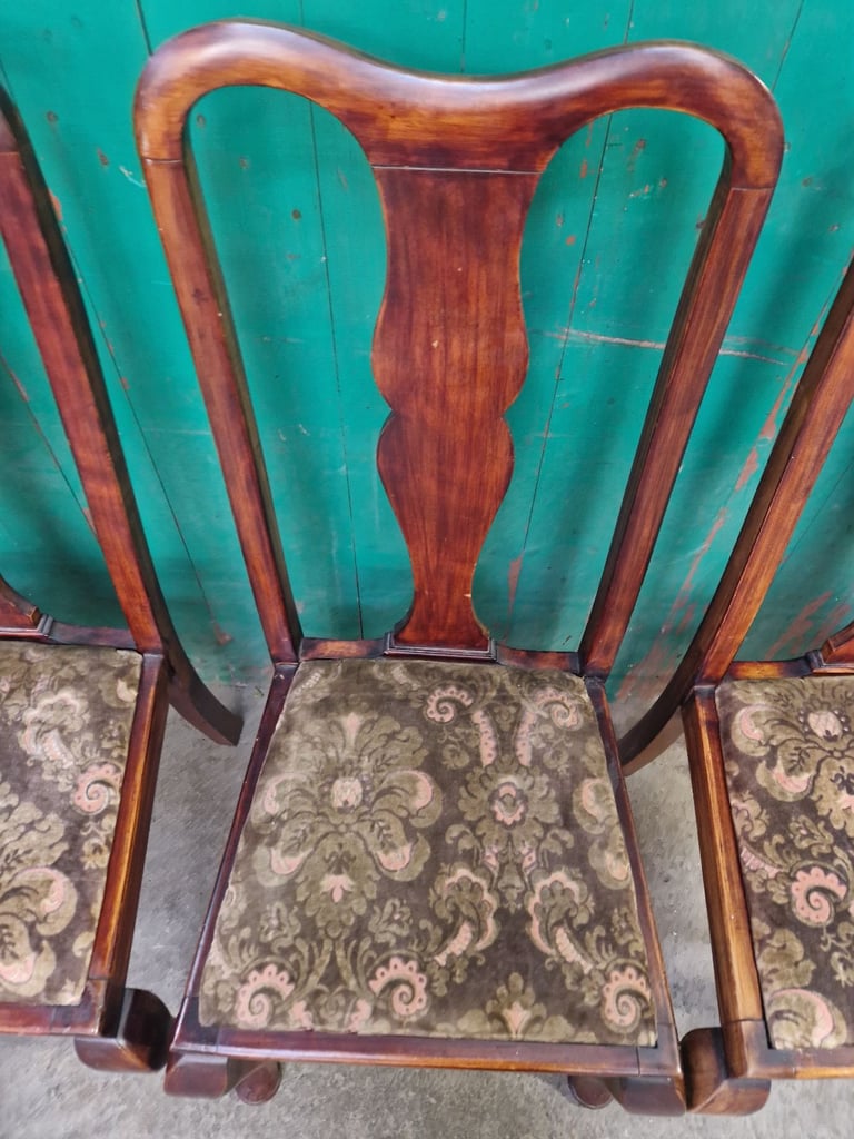 Set of 4 dining chairs