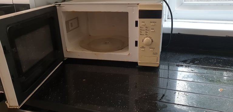  Microwave ..good condition..yes available 