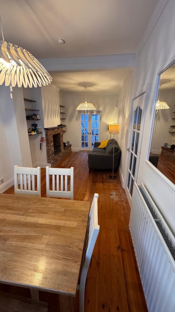 Newly renovated 2-Bedroom terraced home near City Center 