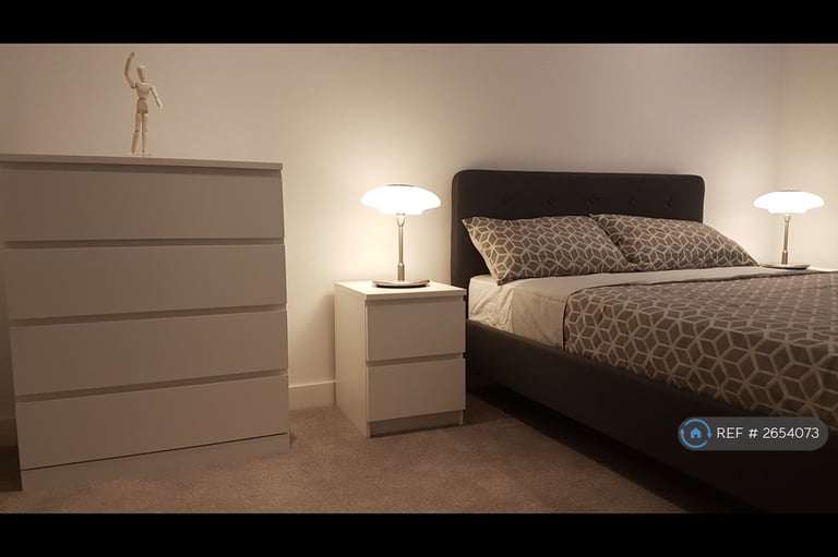 2 bedroom flat in South Tower, Manchester, M15 (2 bed) (#2654073)