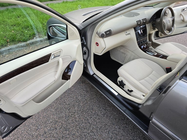 2006 Mercedes-Benz C Class 1.8 C180 Kompressor Elegance SE 4dr SALOON Petrol Automatic