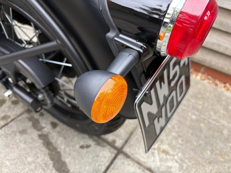2023 / 23 Royal Enfield CLASSIC 350 £3500 Black 201 miles.
