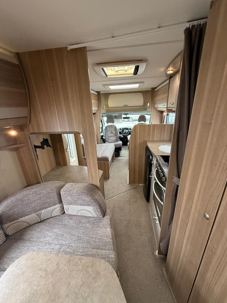 Bessacarr E444 Side Dinette Converts To Double Rear Bathroom