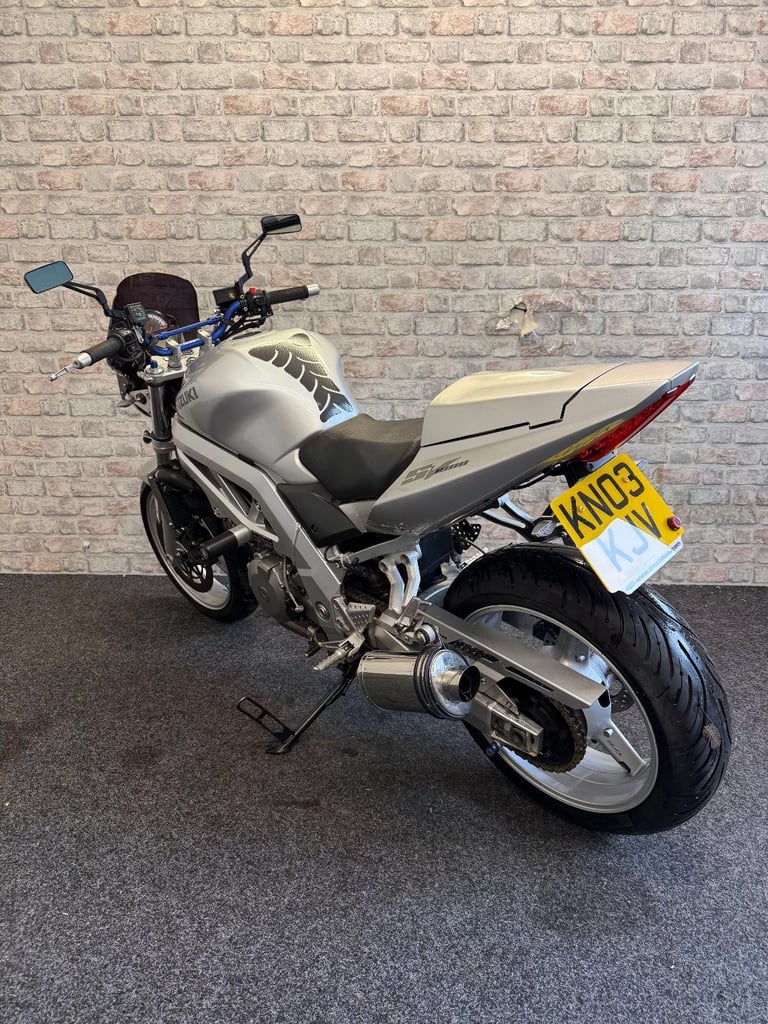 2003 Suzuki SV1000 Unfaired Naked - just 16k - 12 month mot -Stunning condition 