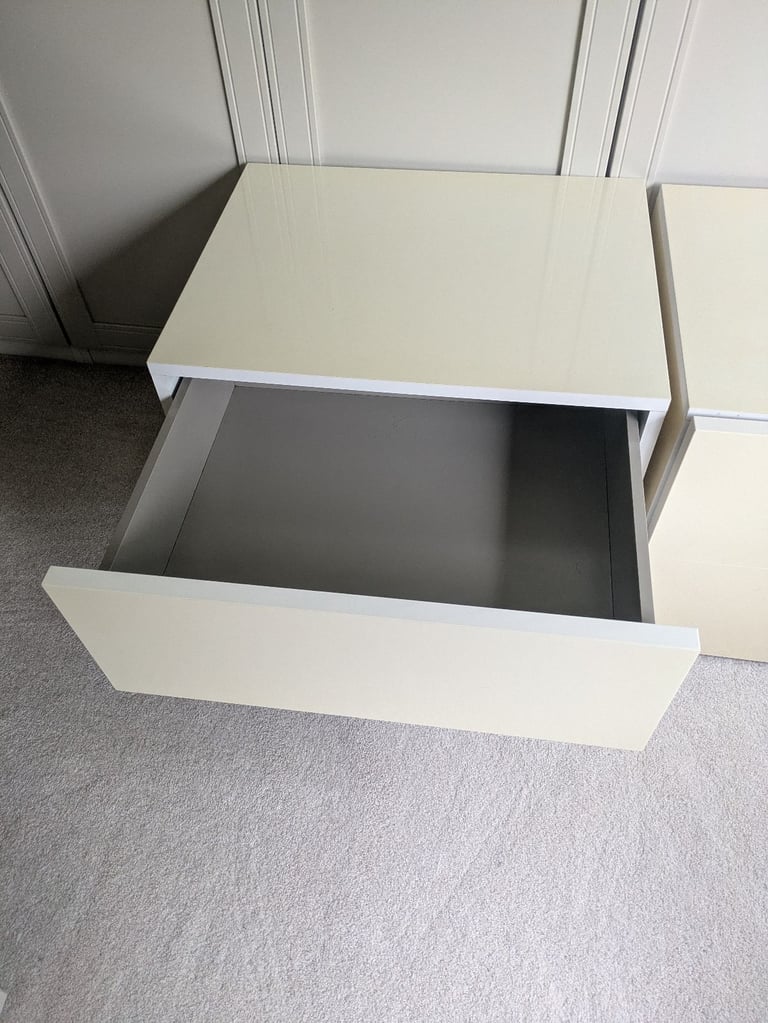 2 Bedside units 
