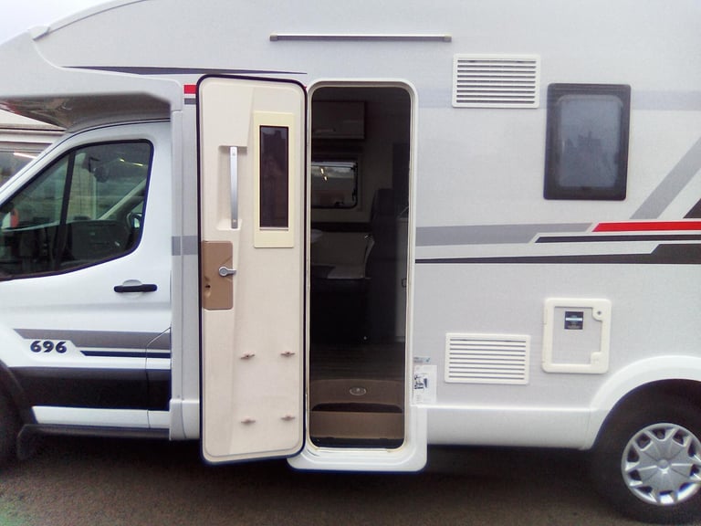 Ford ROLLER TEAM ZEFIRO 696 AU Motorhome Campervan