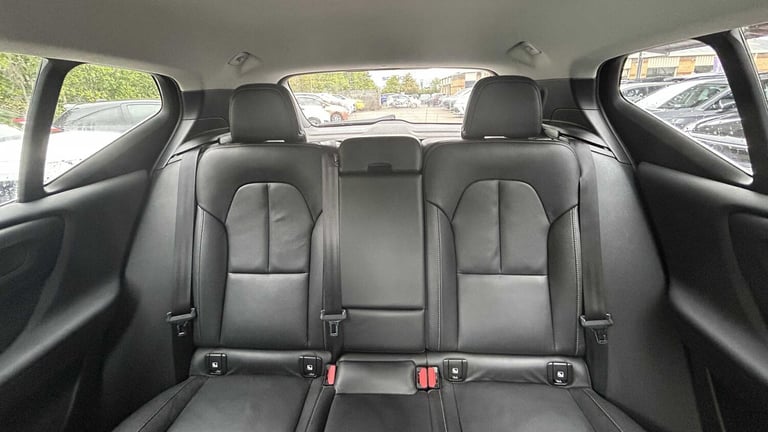  Volvo XC40 2.0 B4P Inscription 5dr AWD Auto Estate Petrol Automatic
