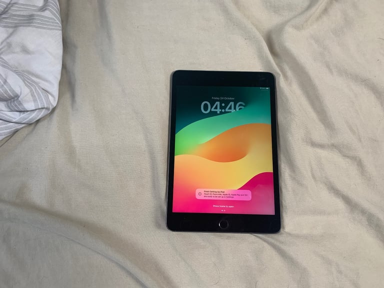 image for APPLE IPAD MINI 5 5TH GEN 64GB EXCELLENT CONDITION 