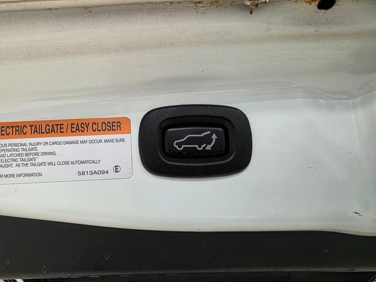 2019 Mitsubishi Outlander 2.4h TwinMotor 13.8kWh 4hs CVT 4WD Euro 6 (s/s) 5dr ESTATE Petrol/Elect...