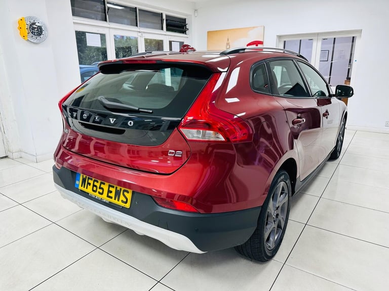 2015 Volvo V40 Cross Country 2.0 D2 Lux Auto Euro 6 (s/s) 5dr HATCHBACK Diesel Automatic