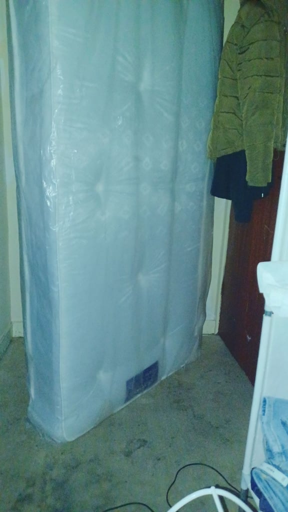 Single Divan bed & mattress and headboard 