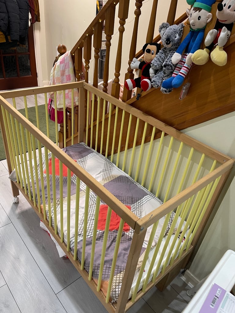 Crib with mattress 