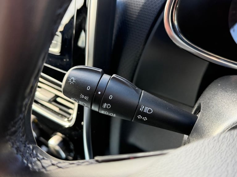 2019 Renault Clio 1.5 dCi Play Hatchback 5dr Diesel Manual Euro 6 (s/s) (90 ps) Hatchback Diesel ...