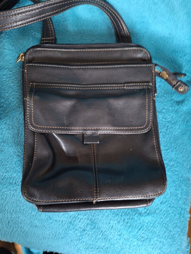 Fossil Crossbody bag.