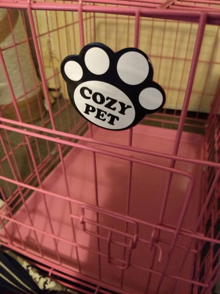 Cozy pet 24 inch dog/pet crate. Pink colour.