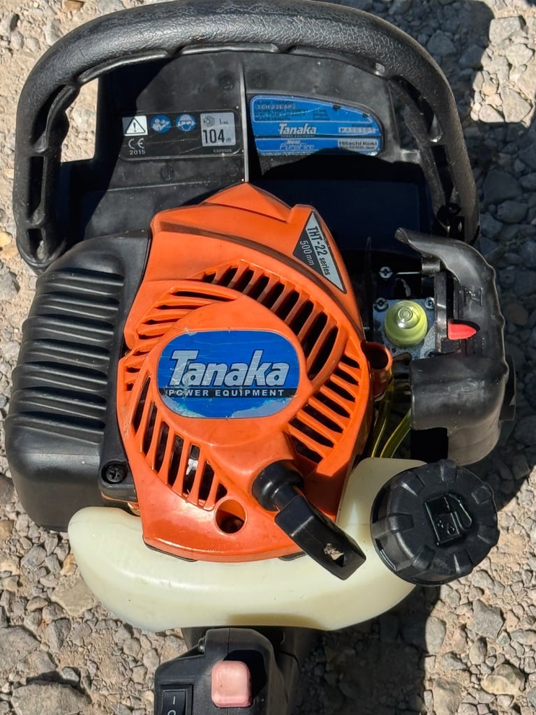 Tanaka THT-22 petrol hedge trimmer good working order 