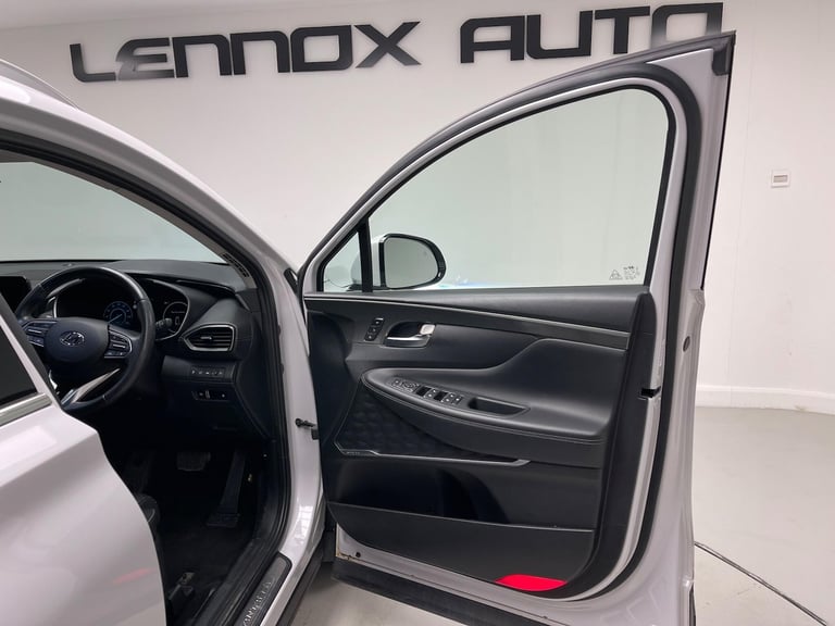 2022 Hyundai Santa Fe 1.6 T-GDi 13.8kWh Ultimate Auto 4WD Euro 6 (s/s) 5dr ESTATE Petrol/Electric...