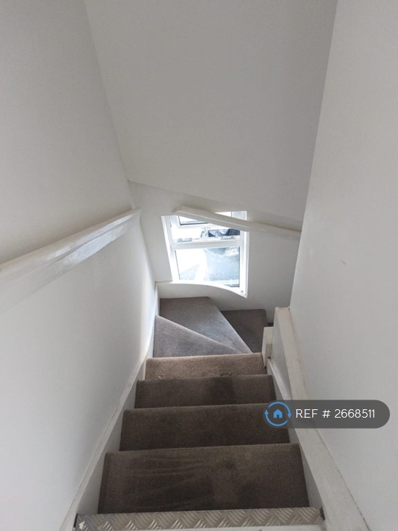 1 bedroom flat in Mill Road, Gillingham, ME7 (1 bed) (#2668511)