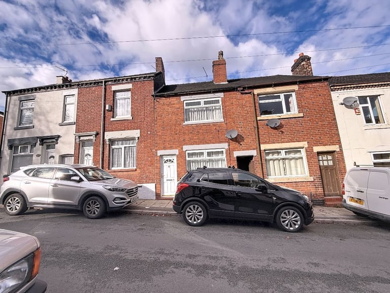 2 bedroom house in Lockley Street, Stoke-on-Trent