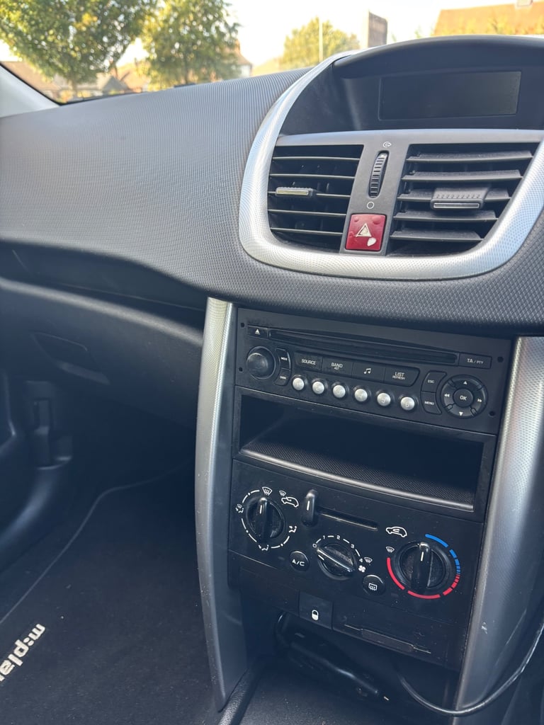 Peugeot, 207, Hatchback, 2008, Manual, 1360 (cc), 3 doors