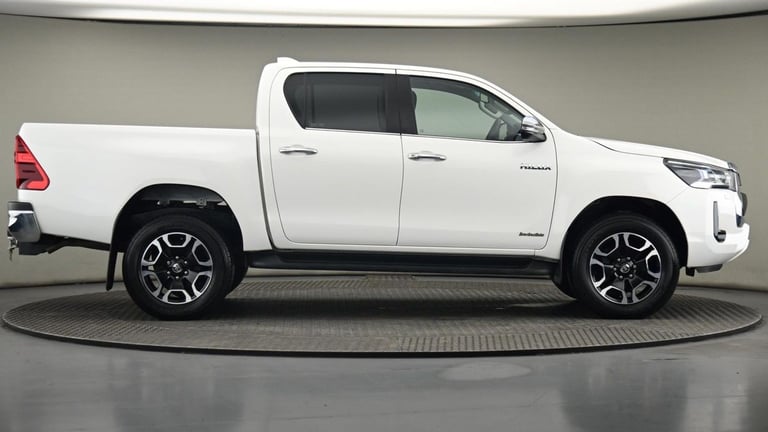 2024 Toyota Hilux 2.8 D-4D Invincible Pickup Double Cab 4dr Diesel Auto 4WD Euro 6 (s/s) (204 Pic...