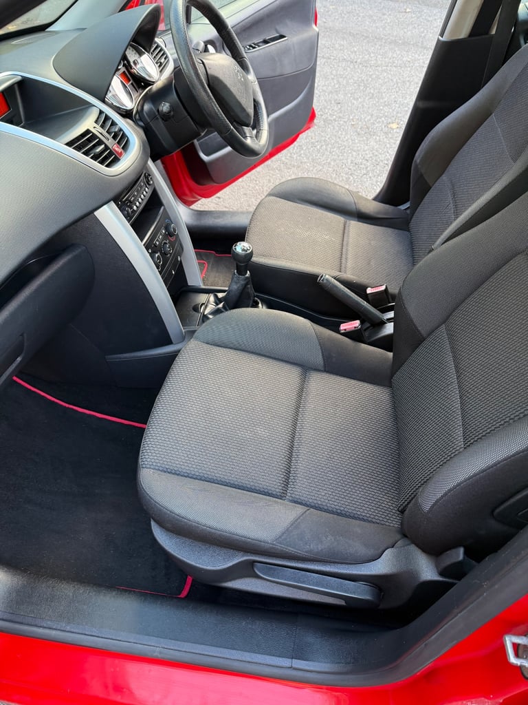 Peugeot, 207, Hatchback, 2012, Manual, 1560 (cc), 5 doors