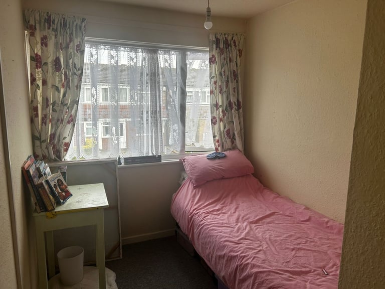 3 bed end terraced to rent with parking