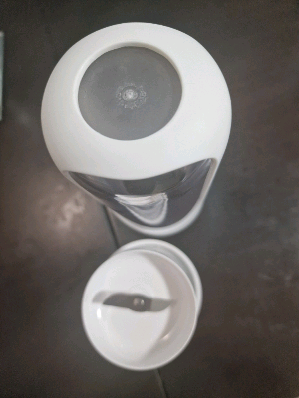 Compact size juice blender