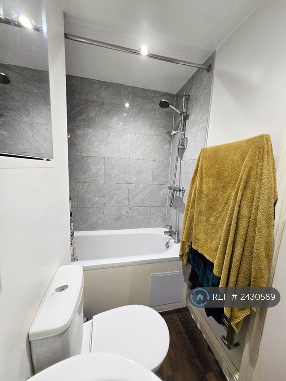 1 bedroom flat in Connaught Towers, Thornton Heath, CR7 (1 bed) (#2430589)