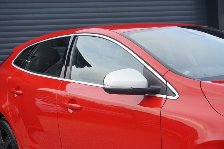 2015 Volvo V40 D2 [120] R DESIGN *IMMACULATE CONDITION £20 ROAD TAX* HATCHBACK Diesel Manual