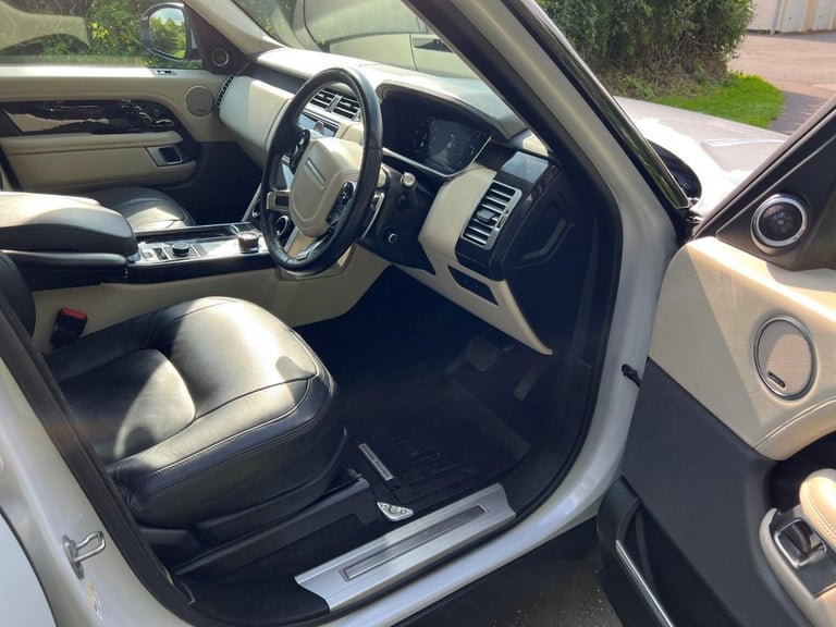 August 2018 Land Rover Range Rover 3.0 SD V6 Autobiography (275) Automatic SUV