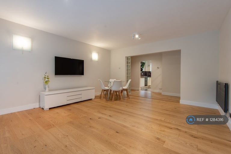 3 bedroom flat in Wentworth, Poole, BH14 (3 bed) (#1284316)