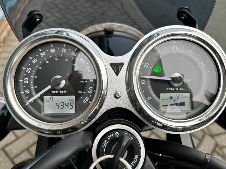 2019 Triumph BONNEVILLE T120 Bonneville T120 Jet Black Prestige Naked PETROL Manual