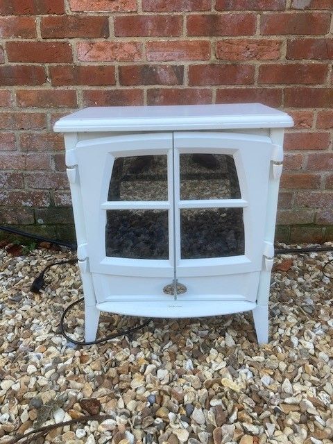 White Dimplex Jazz Electric Stove - type fire in White.