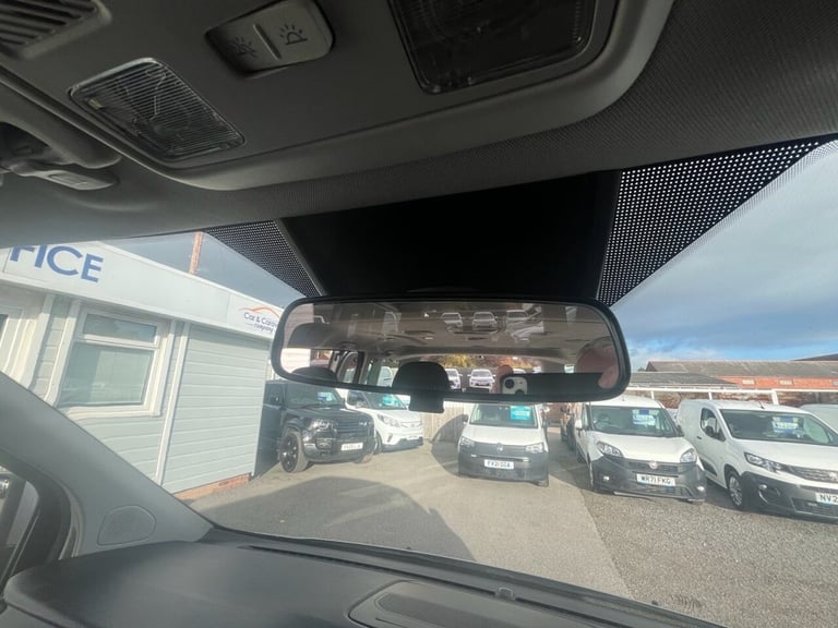 2022 Ford Tourneo Custom 2.0 EcoBlue 130ps L/R 8 Seater Titanium Auto MPV DIESEL Automatic