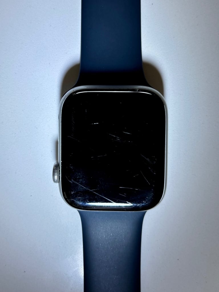 Apple Watch Series 4 Model A1978 ~ NEW BATTERY 100% health !!