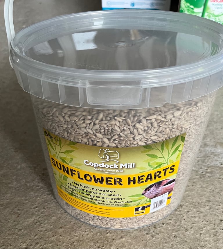 3.2kg tub of sunflower hearts bird feed