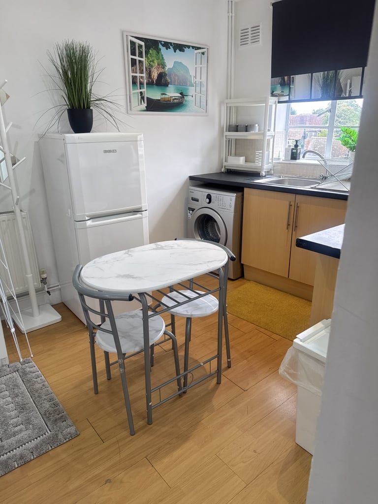 Fully furnished Studio Apartment in the Heart of Canterbury High Street ✨