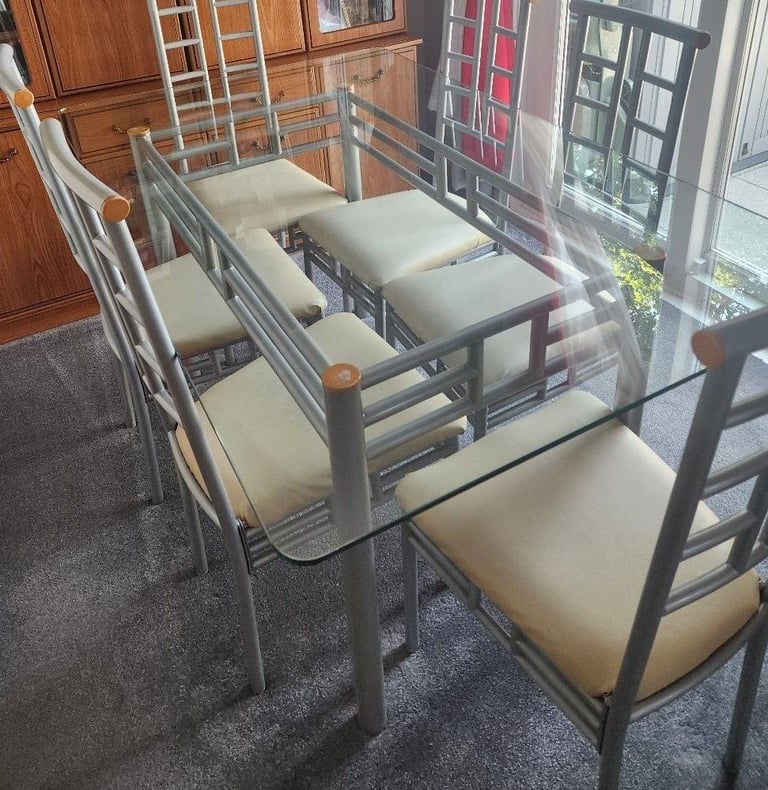 image for FOR SALE NICE DINING TABLE & CHAIRS (IDEAL FOR XMAS)