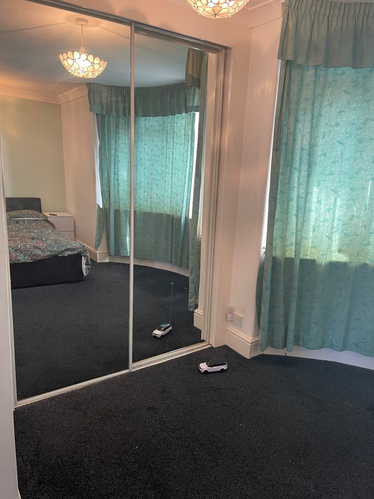 Master bedroom for rent