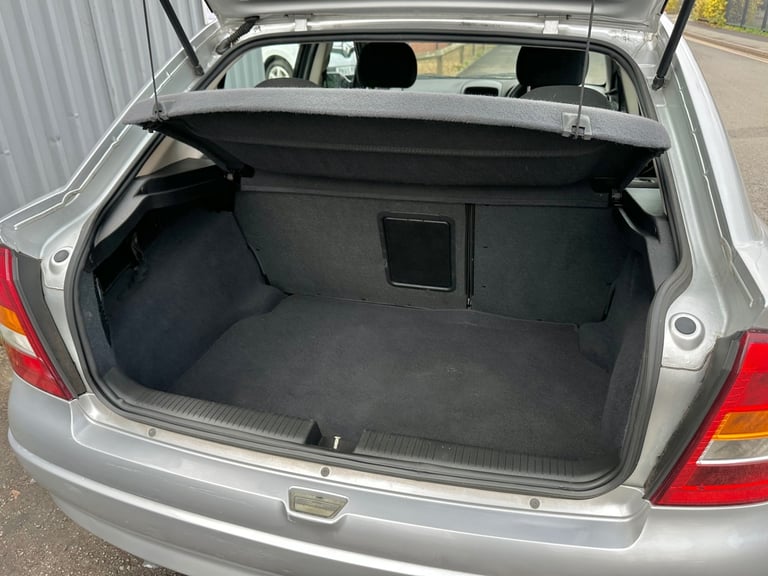 2002 Vauxhall Astra 1.6i Club 5dr Automatic- just 43k miles HATCHBACK Petrol Automatic