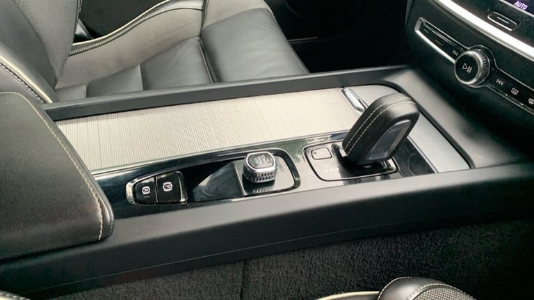 2021 Volvo S60 R-Design, B5 mild hybrid Saloon Petrol Automatic