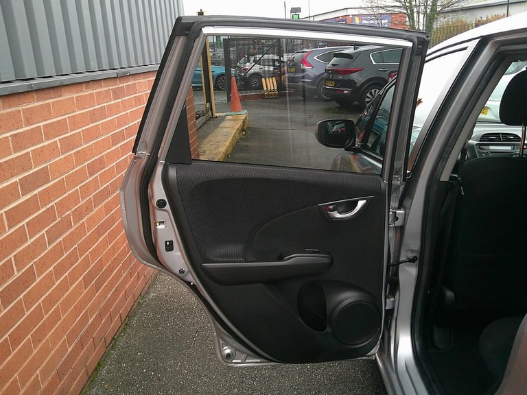 HONDA JAZZ 1.4 i-VTEC ES Plus 2014