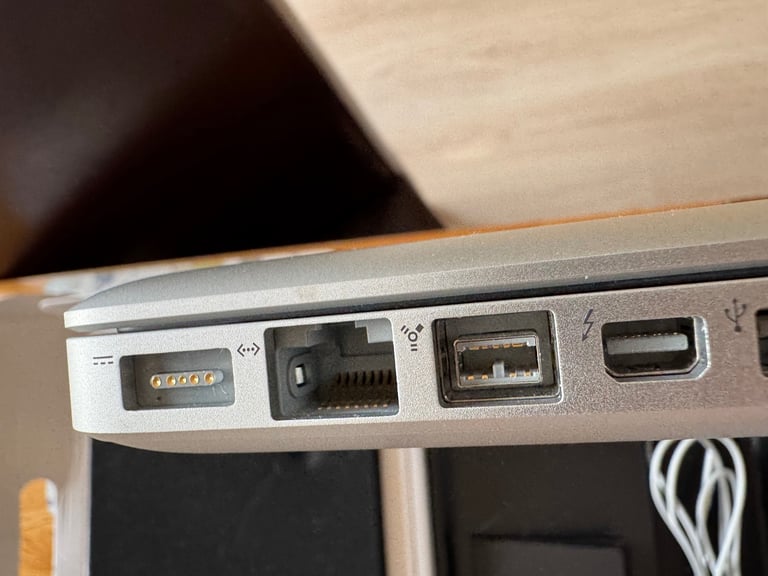 Apple MacBook Pro 13.3” screen